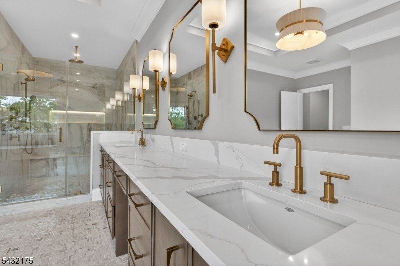 2 Ravinn Lane. Warren, NJ 07059