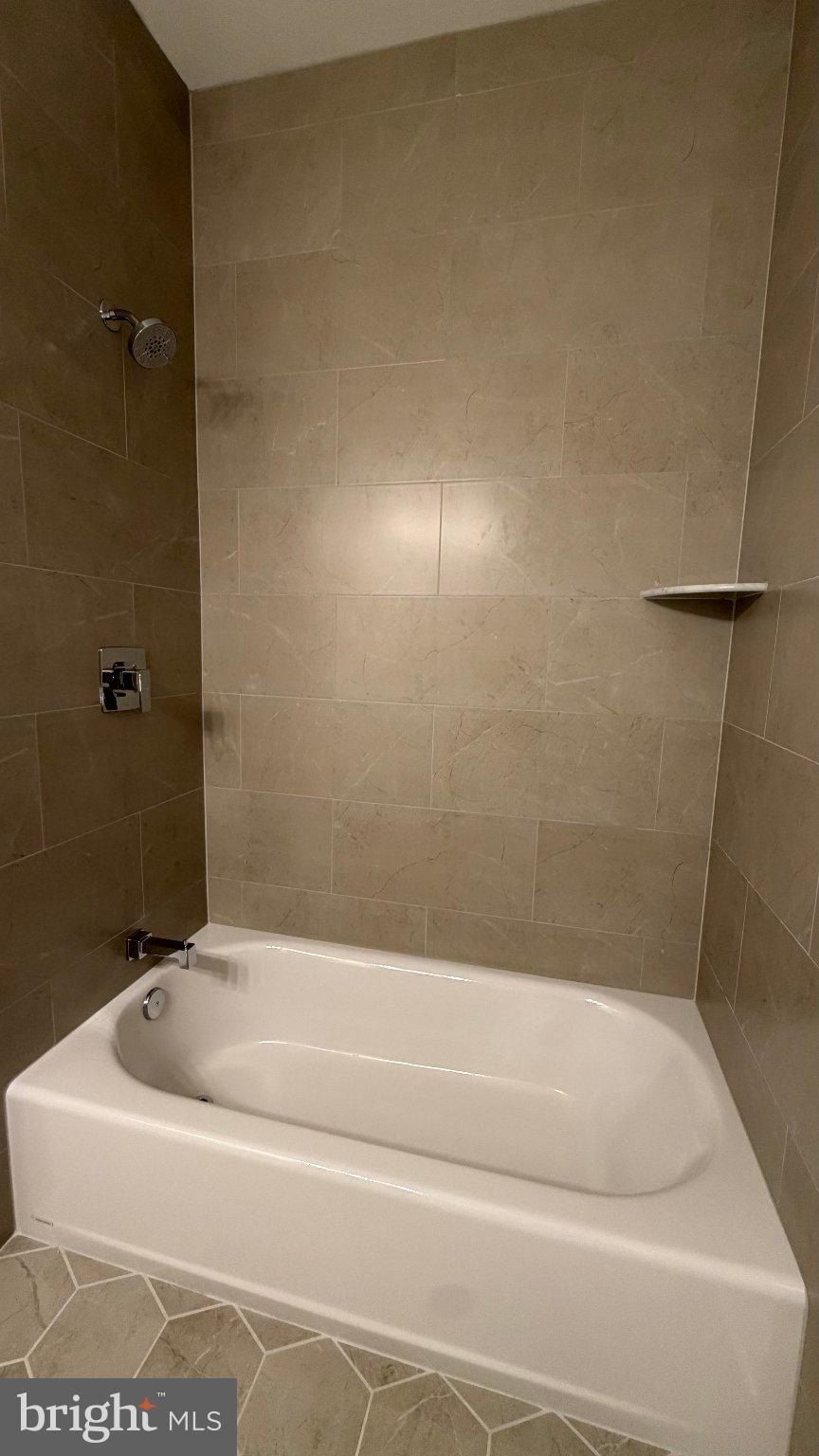 5 Fireside Circle. Columbus, NJ 08022