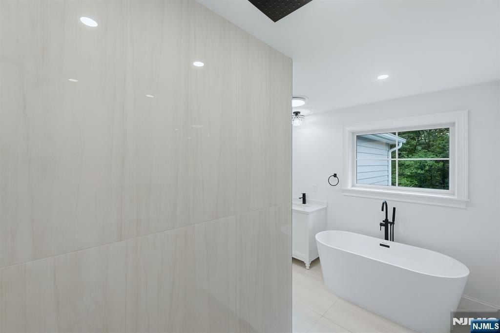17 Blake Drive. Clark, NJ 07066