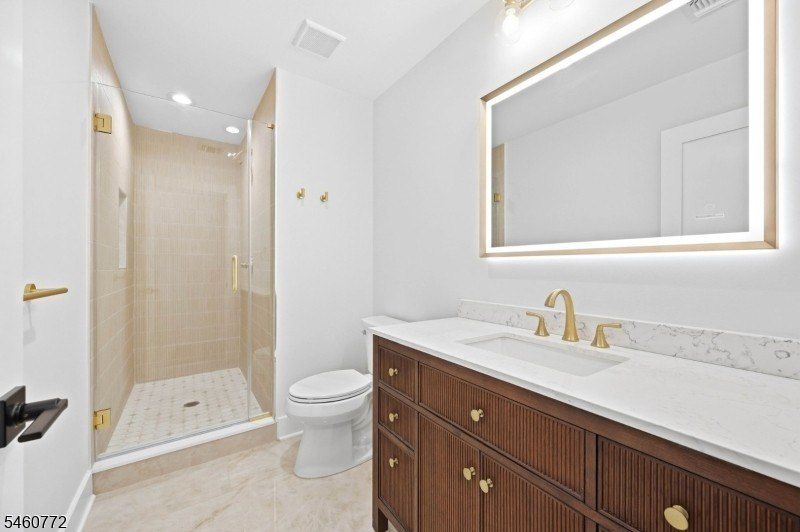 8 Roosevelt Ter. Livingston, NJ 07039
