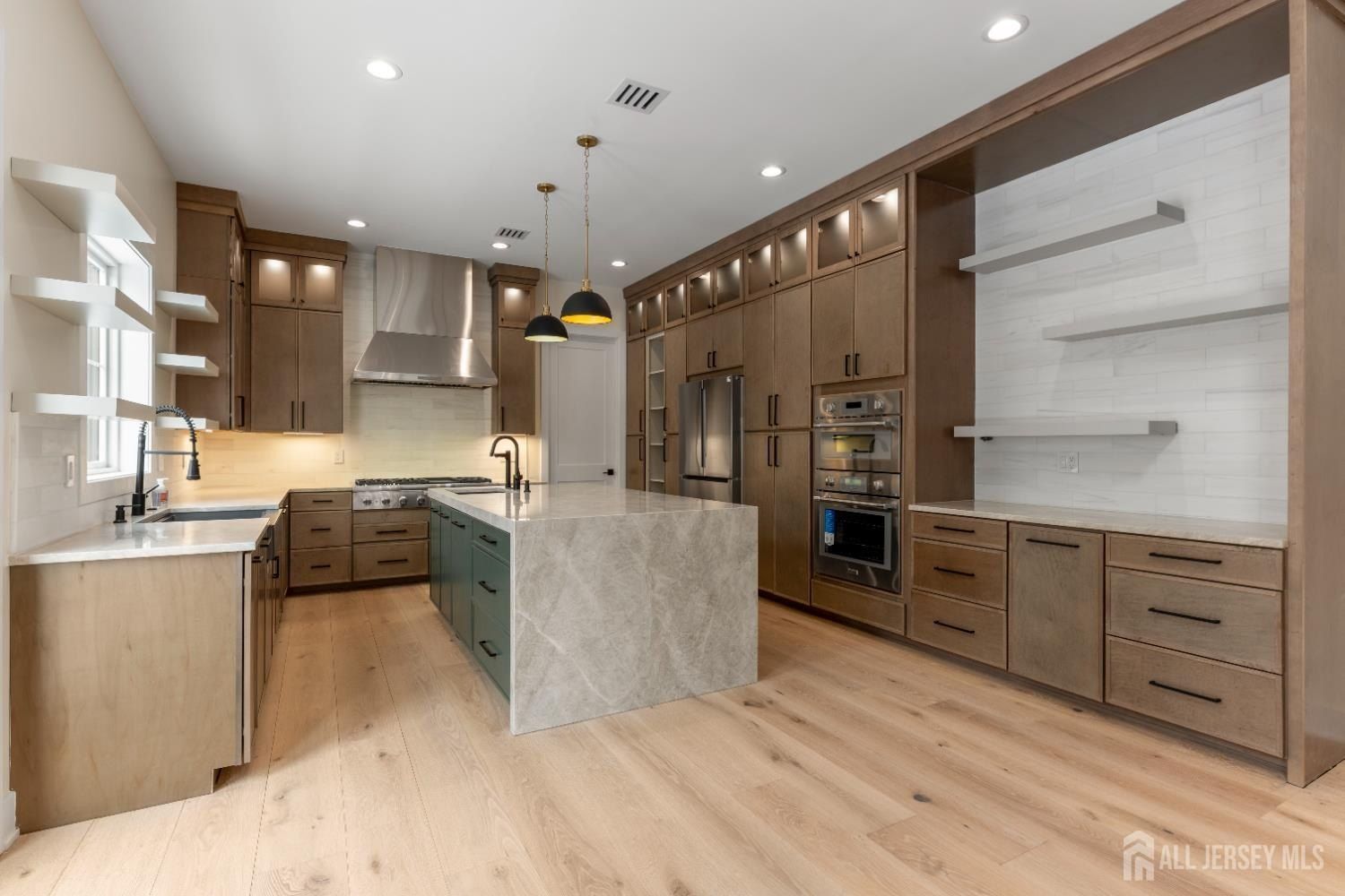 8 Winthrop Court. East Brunswick, NJ 08816