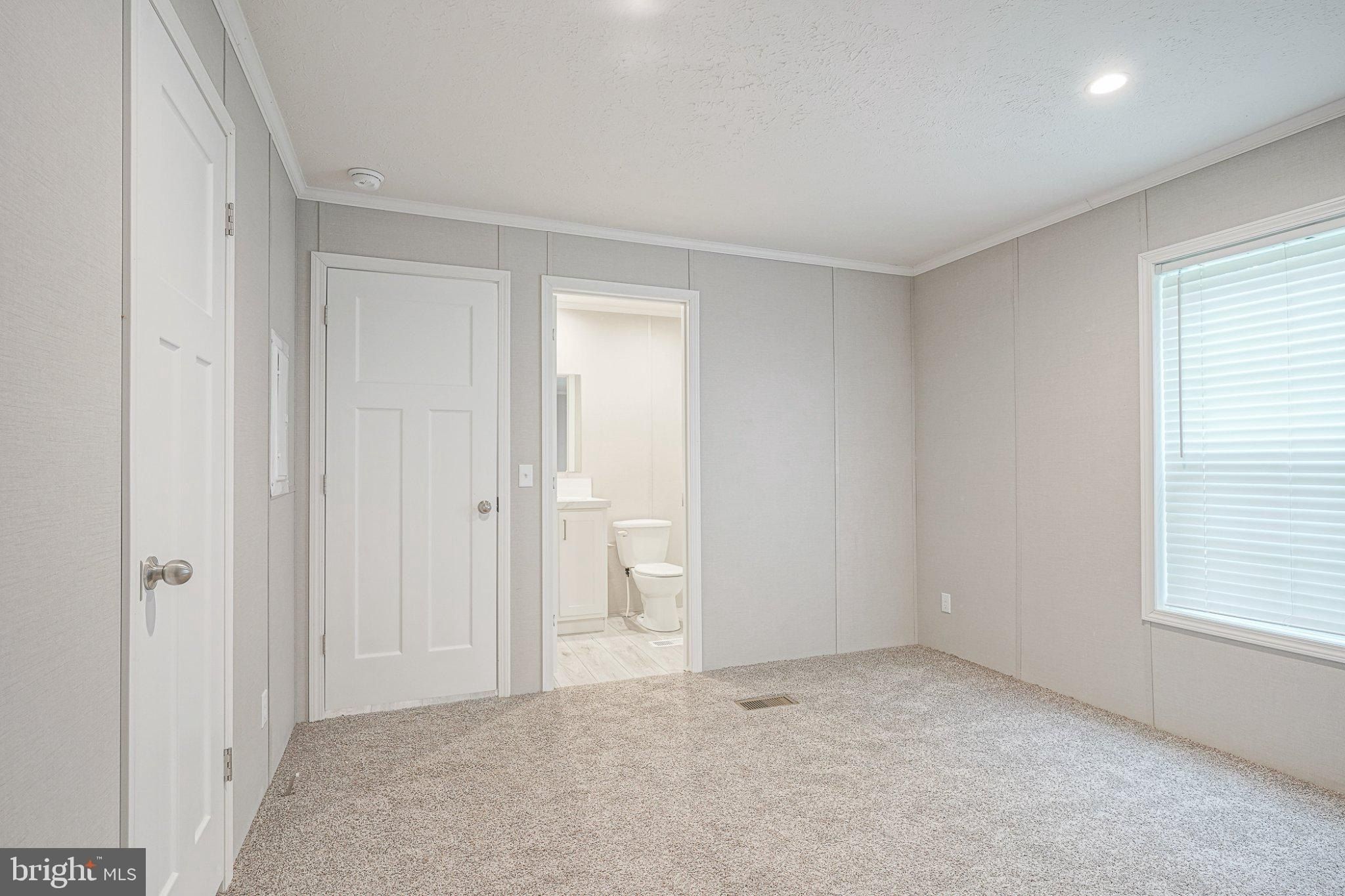 112 Moss Lane. Williamstown, NJ 08094