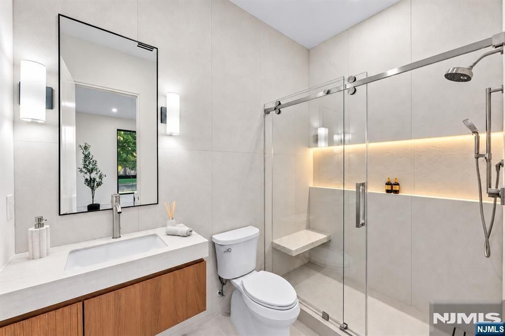 236 Woodcrest Avenue. Paramus, NJ 07652
