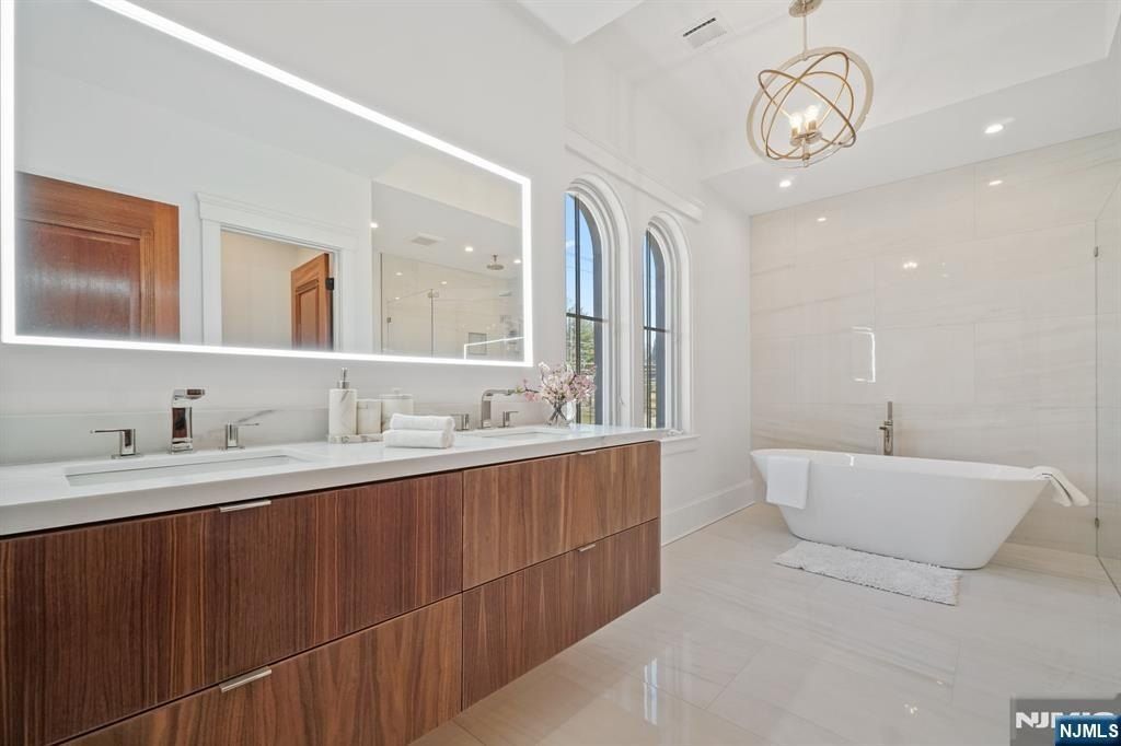 982 Closter Dock Road. Alpine, NJ 07620