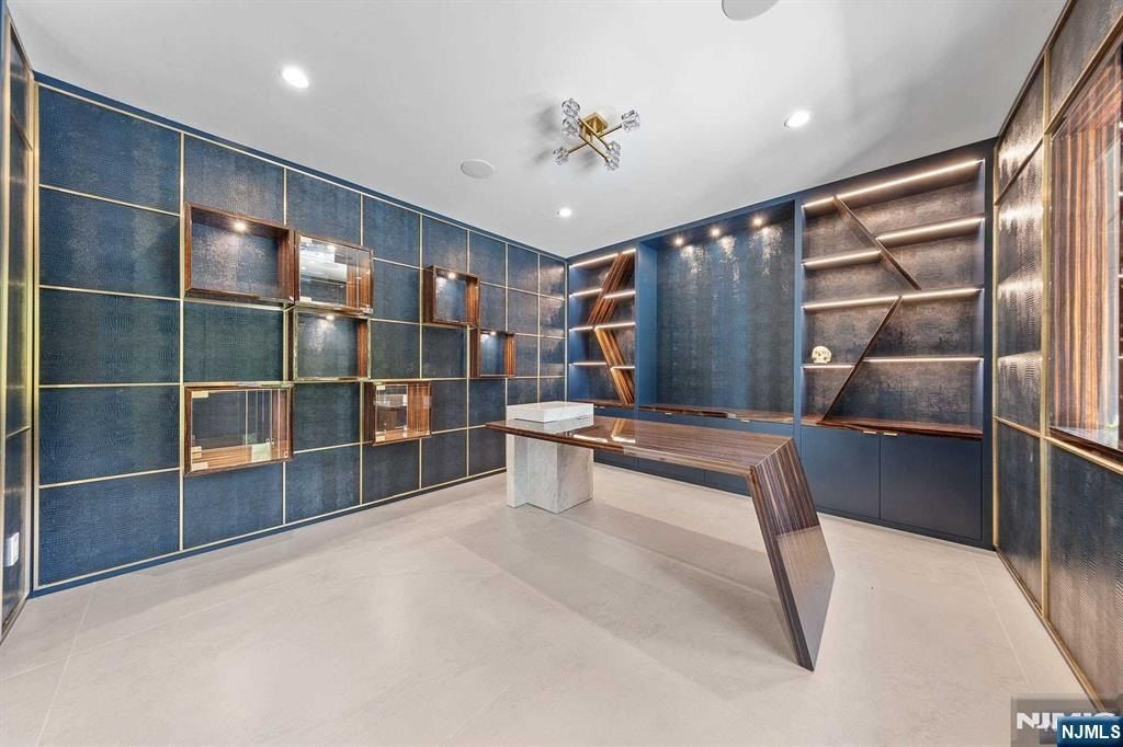 1 Lambs Lane. Cresskill, NJ 07626