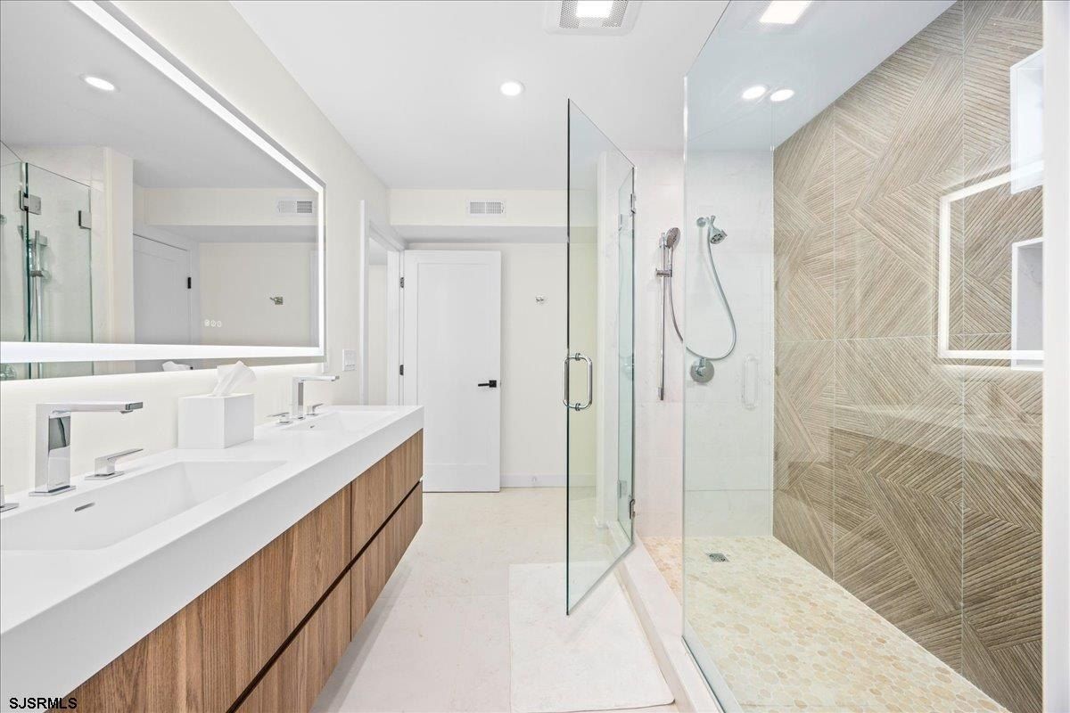 7403 Monmouth Ave. Margate, NJ 08402