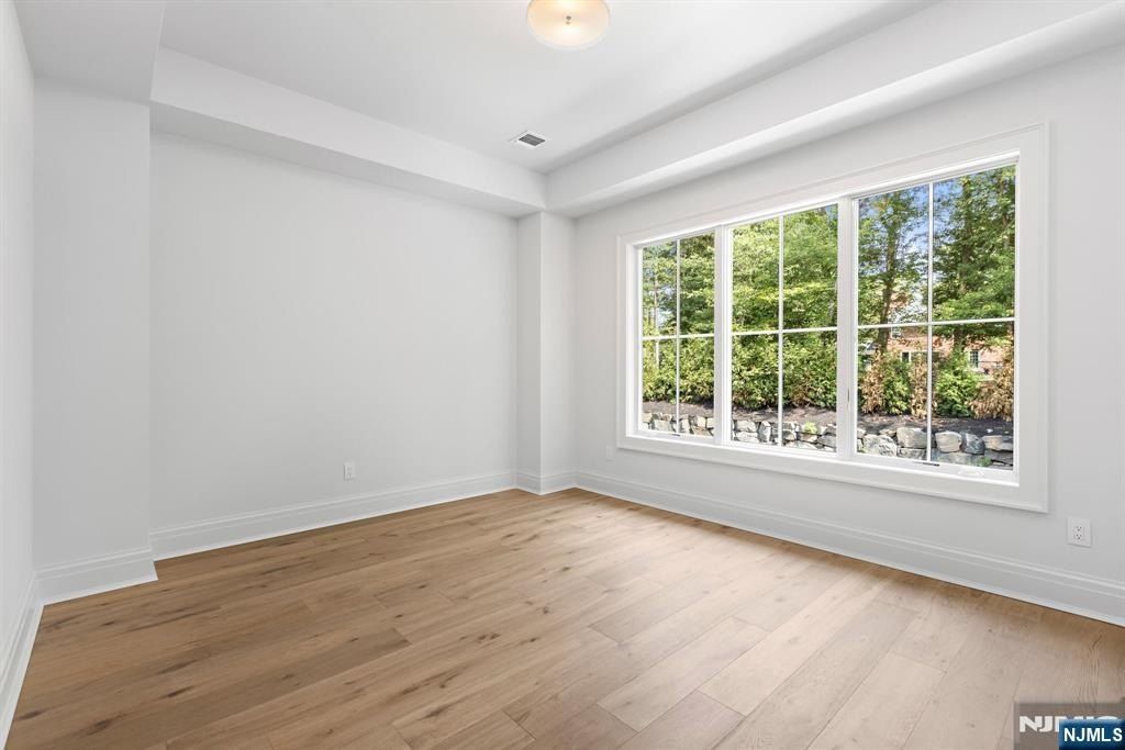 309 Green Ridge Road. Franklin Lakes, NJ 07417