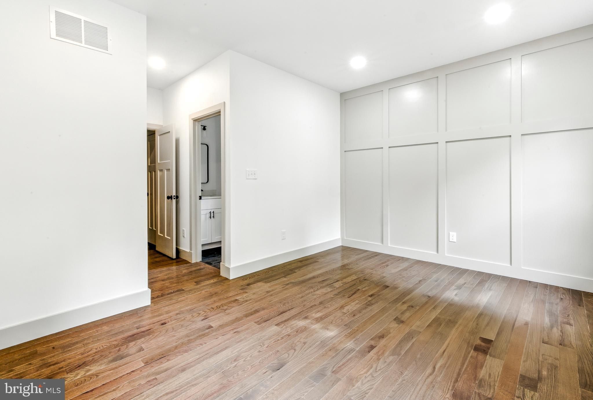 308 Oak Street. Williamstown, NJ 08094