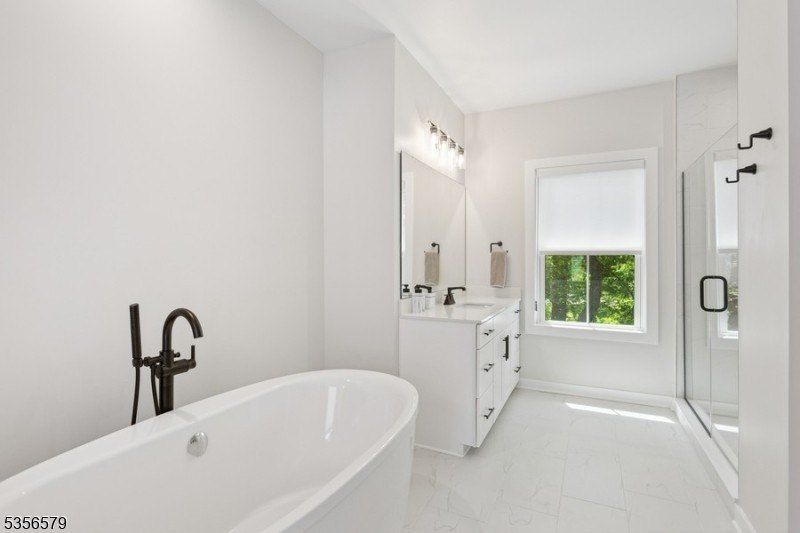 44 Willow Lane. Parsippany, NJ 07054