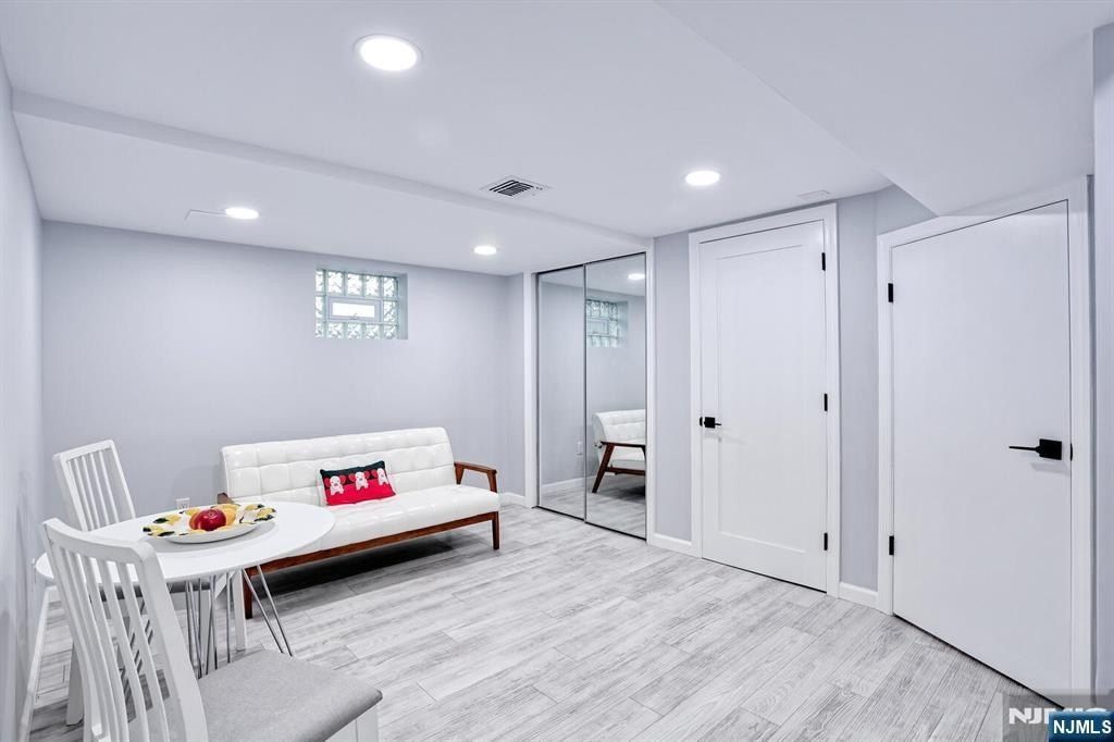 089 Morlot Avenue. Fair Lawn, NJ 07410