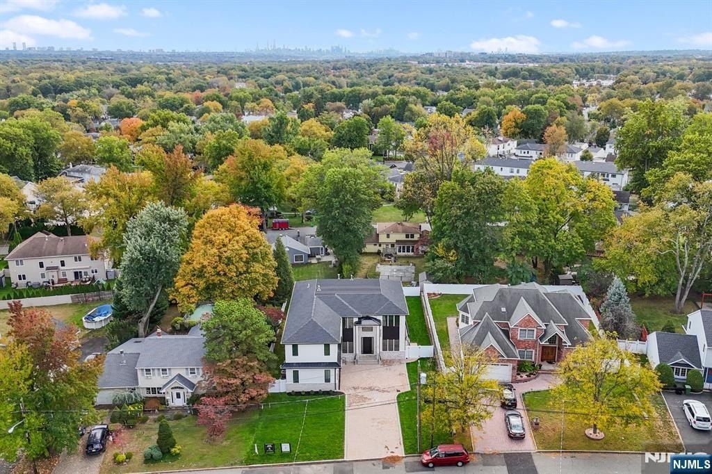 156 Stuart Street. Paramus, NJ 07652