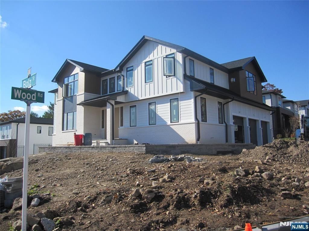 316 Bolz Street. Englewood Cliffs, NJ 07632