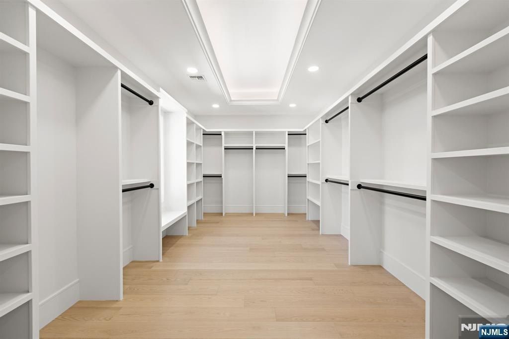 187 Brookfield Avenue. Paramus, NJ 07652