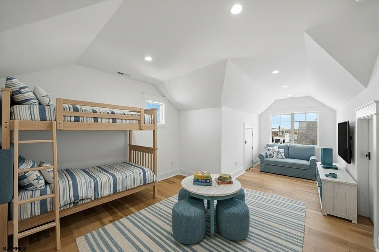 E Syracuse Ave Ave. Wildwood Crest, NJ 08260