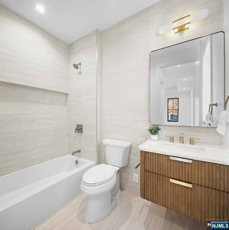 375 Burnet Place. Paramus, NJ 07652