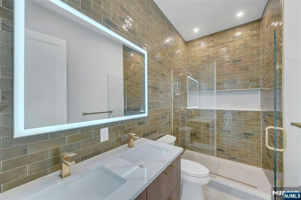 26 Clinton Avenue 1. Jersey City, NJ 07304