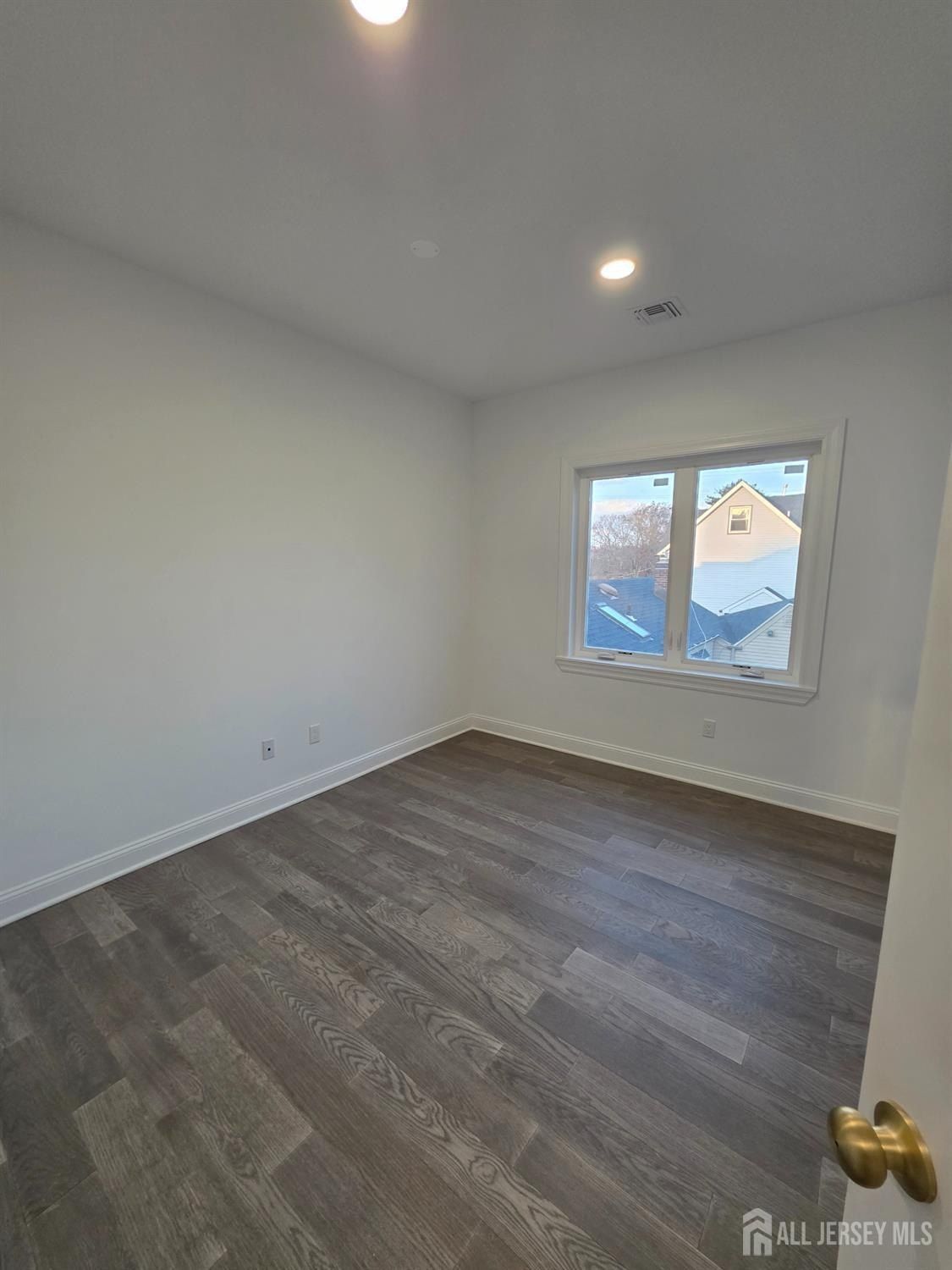 68 Chestnut Street. Edison, NJ 08817