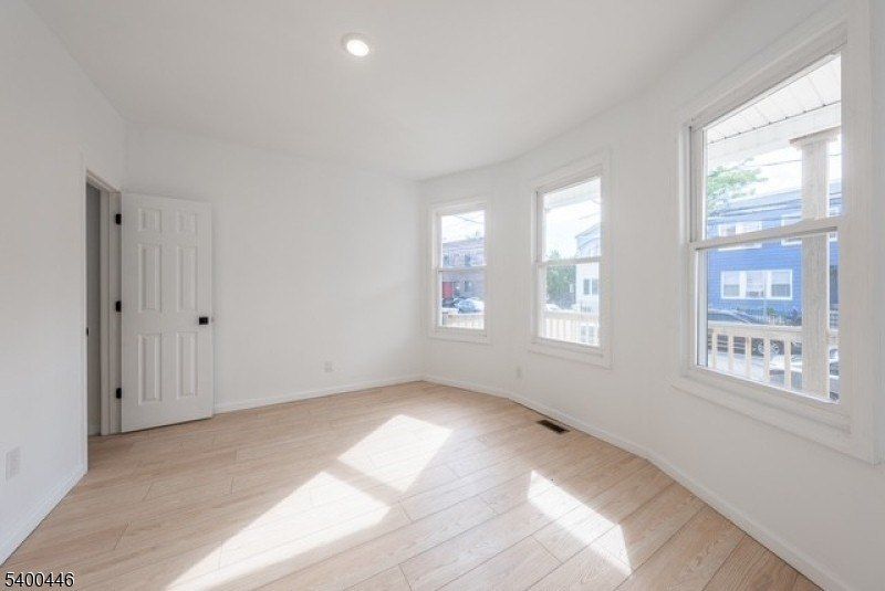 32 Palm St. Newark, NJ 07106