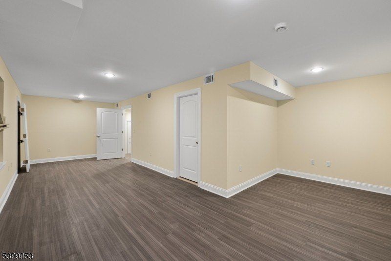 371 Chadwick Ave. Newark, NJ 07112