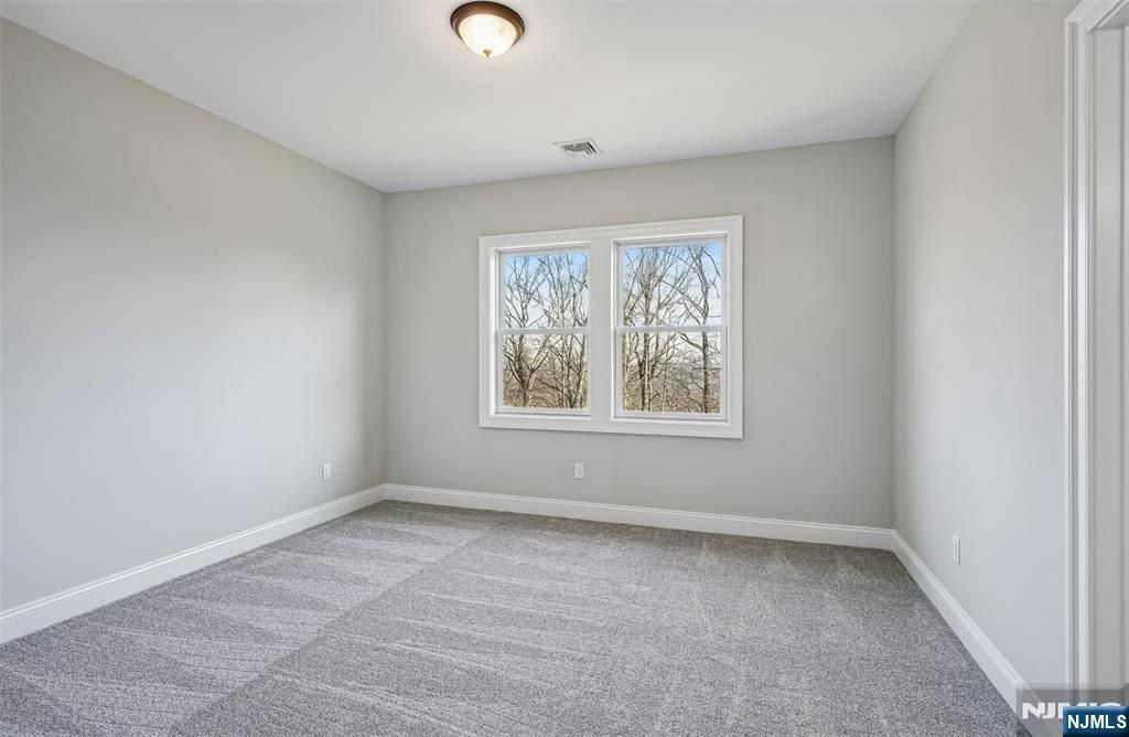 2 Bristol Ridge Road. Boonton Township, NJ 07005