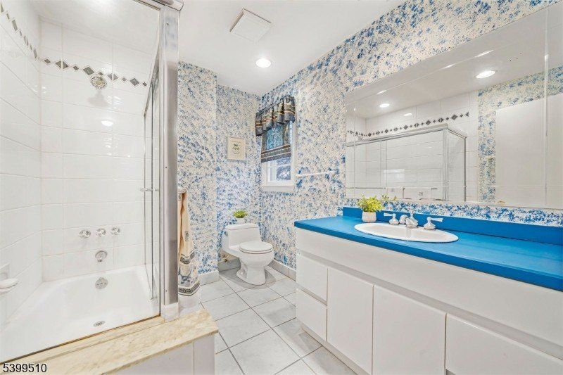 12 Clinton Ln. Wayne, NJ 07470