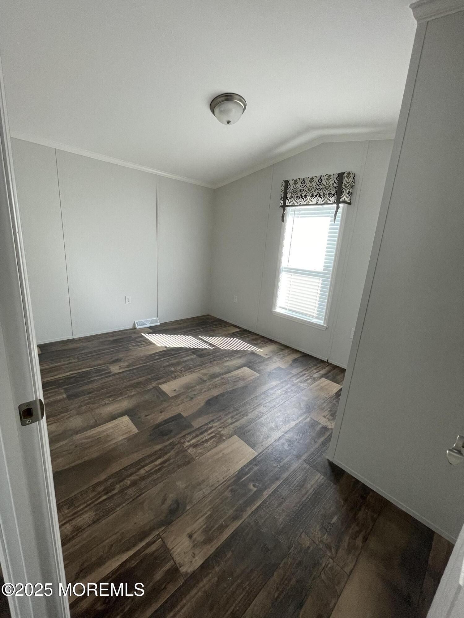 8 Pine Creek Village. Hazlet, NJ 07730