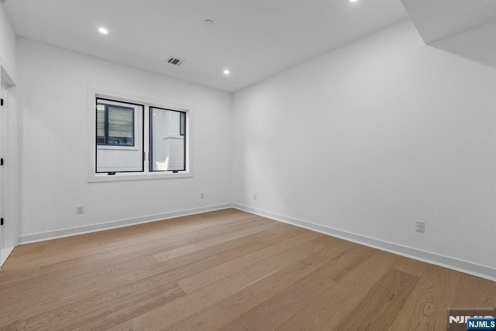 2189 Jones Road. Fort Lee, NJ 07024