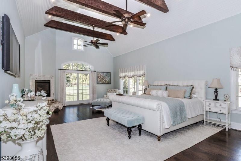 6 Harlow Pointe Cove. Dunellen, NJ 08812