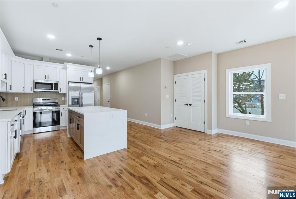 109 7Th Street. Newark, NJ 07107