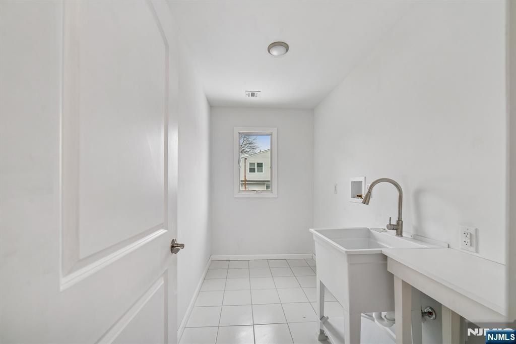 255 Westminster Place. Lodi, NJ 07644