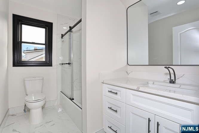 21 E Clinton Avenue. Bergenfield, NJ 07621