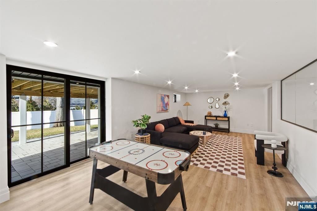 580 Nordhoff Drive. Leonia, NJ 07605