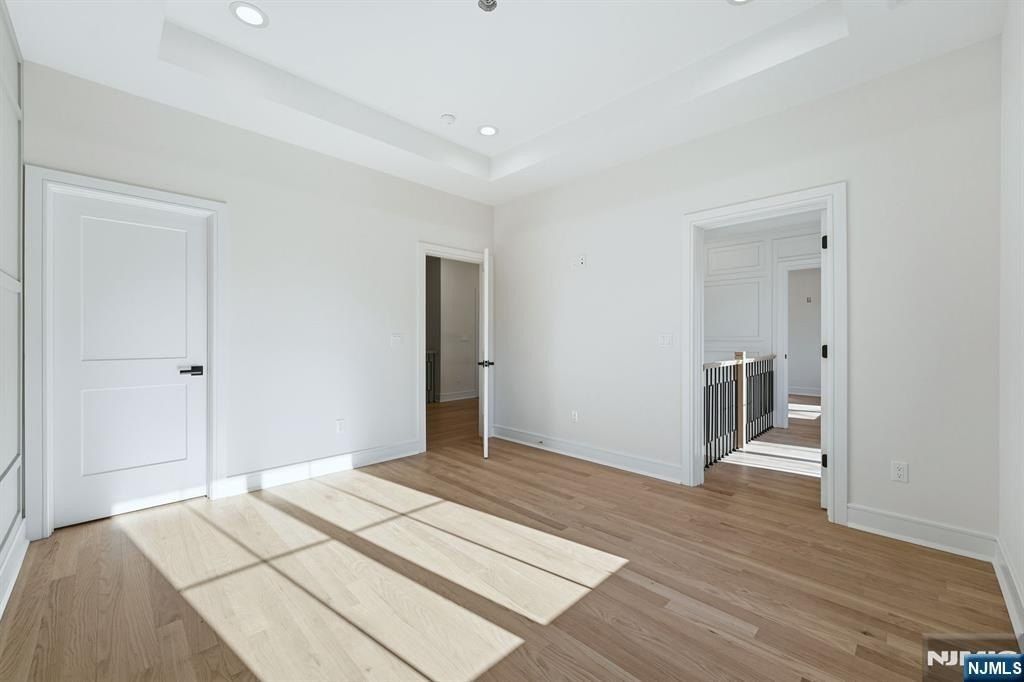 Grand Terrace. Livingston, NJ 07039