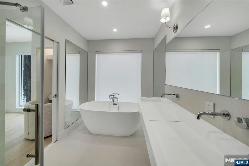 27 Knickerbocker Road. Closter, NJ 07624