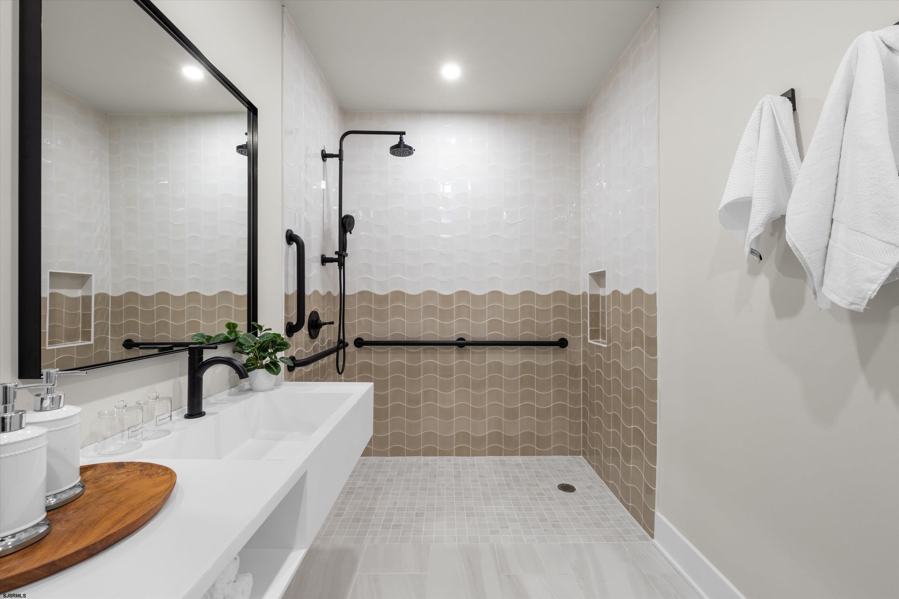 323 E Oak Ave. Wildwood, NJ 08260