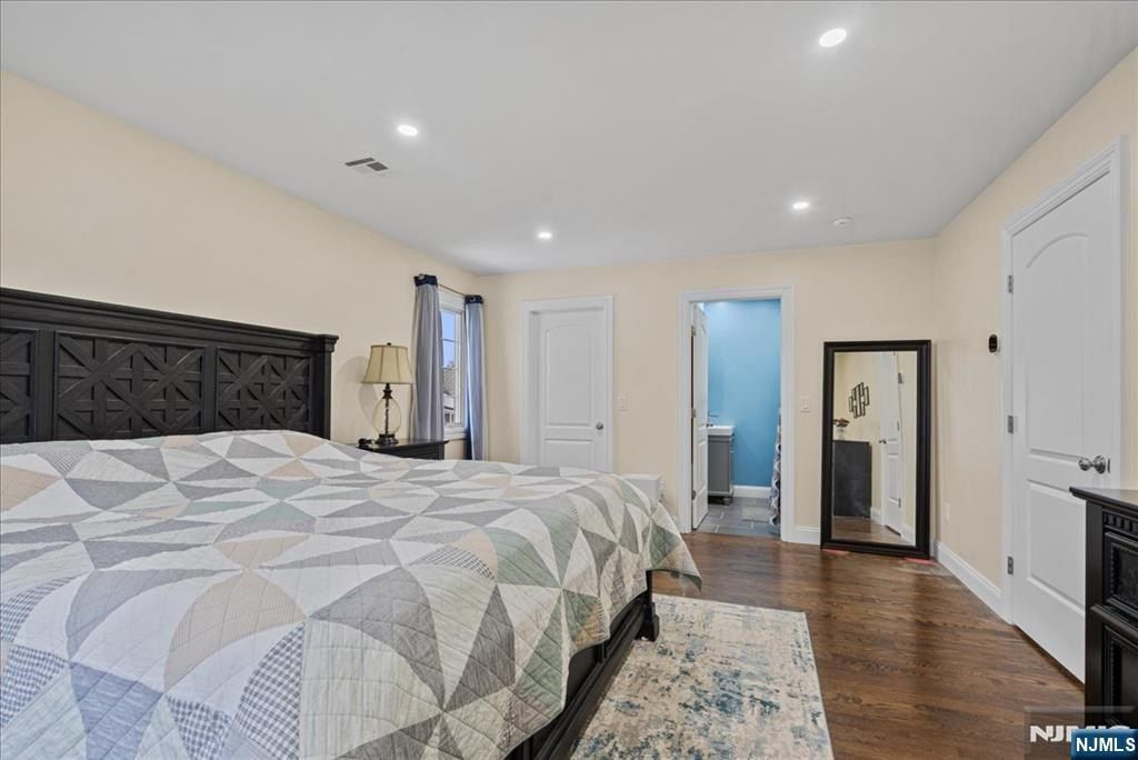 86 Hillman Drive. Elmwood Park, NJ 07407