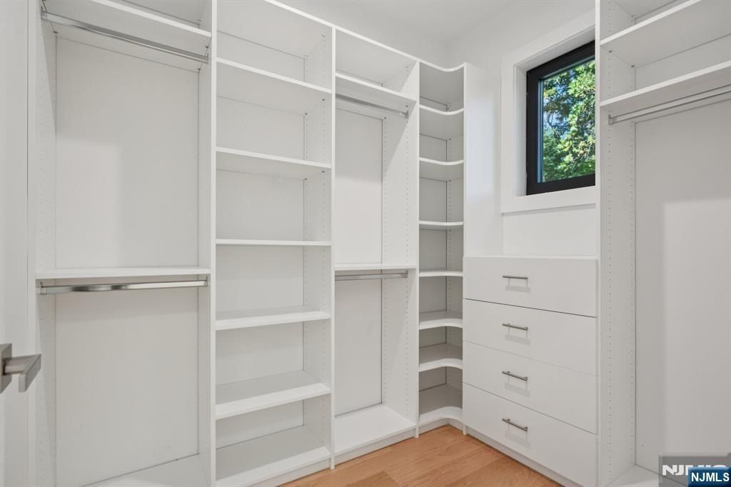 8 Fordham Road. Livingston, NJ 07039