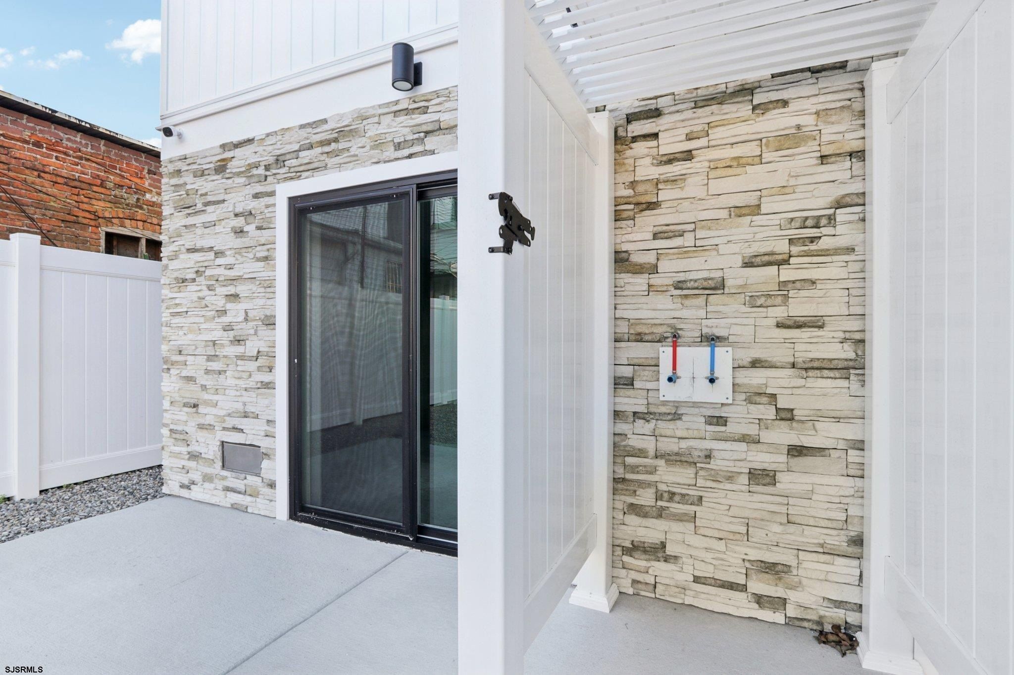 37 S Annapolis A Ave. Atlantic City, NJ 08401