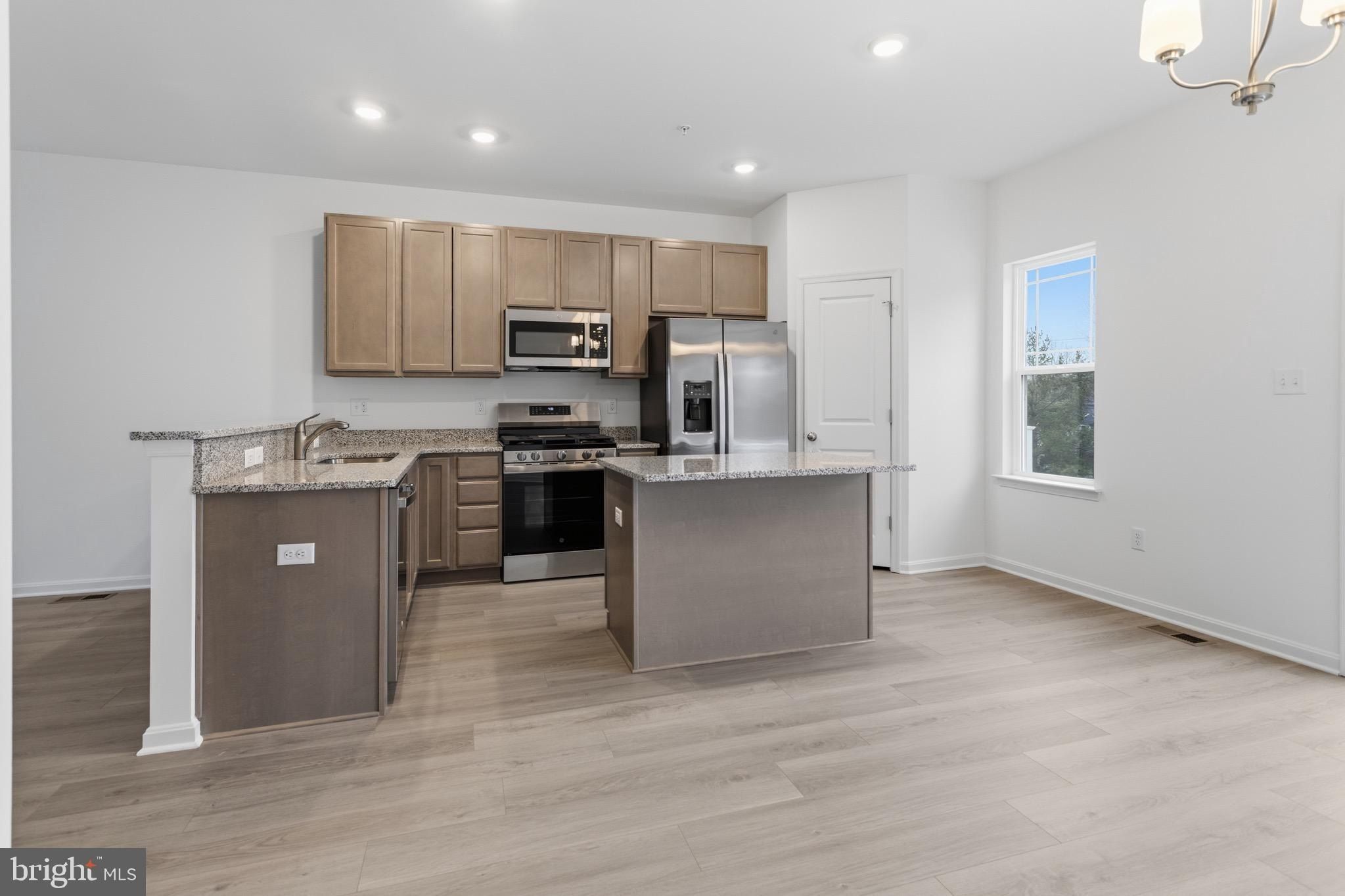 6 Victorian Way. West Deptford, NJ 08096