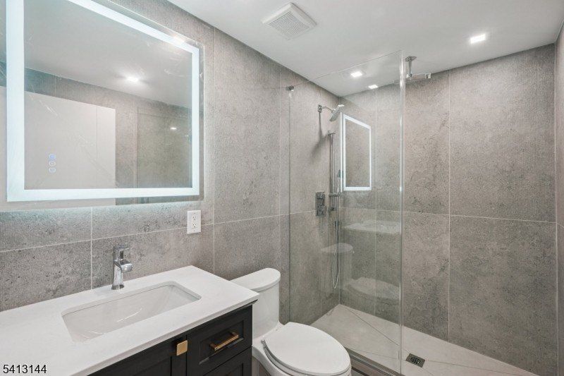 39 Billingsley Dr. Livingston, NJ 07039