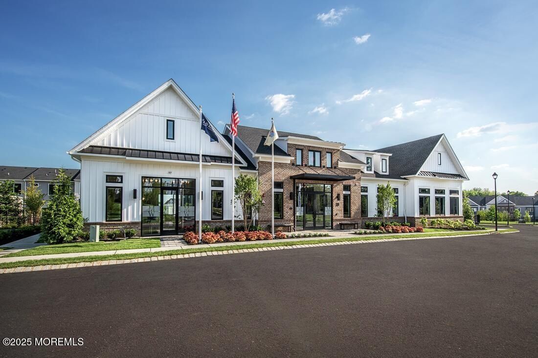 10 Waller Drive. Middletown, NJ 07748