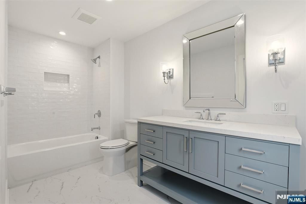 26 Huff Terrace. Montvale, NJ 07645