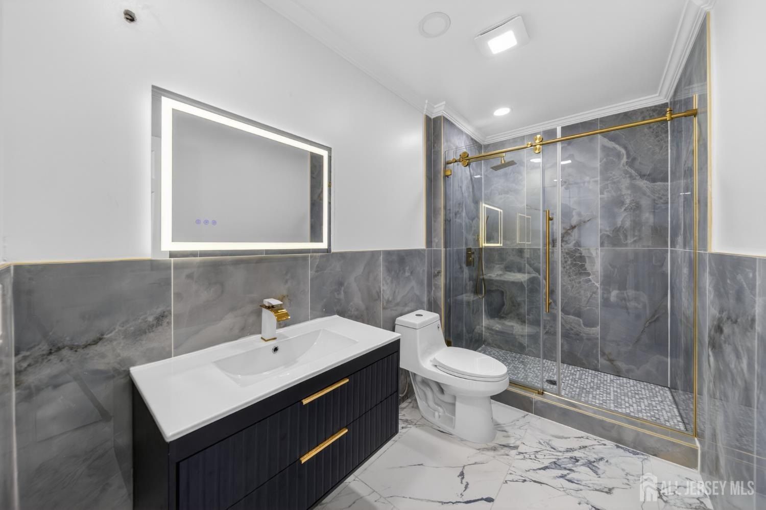 66 Henry Street. Port Reading, NJ 07064