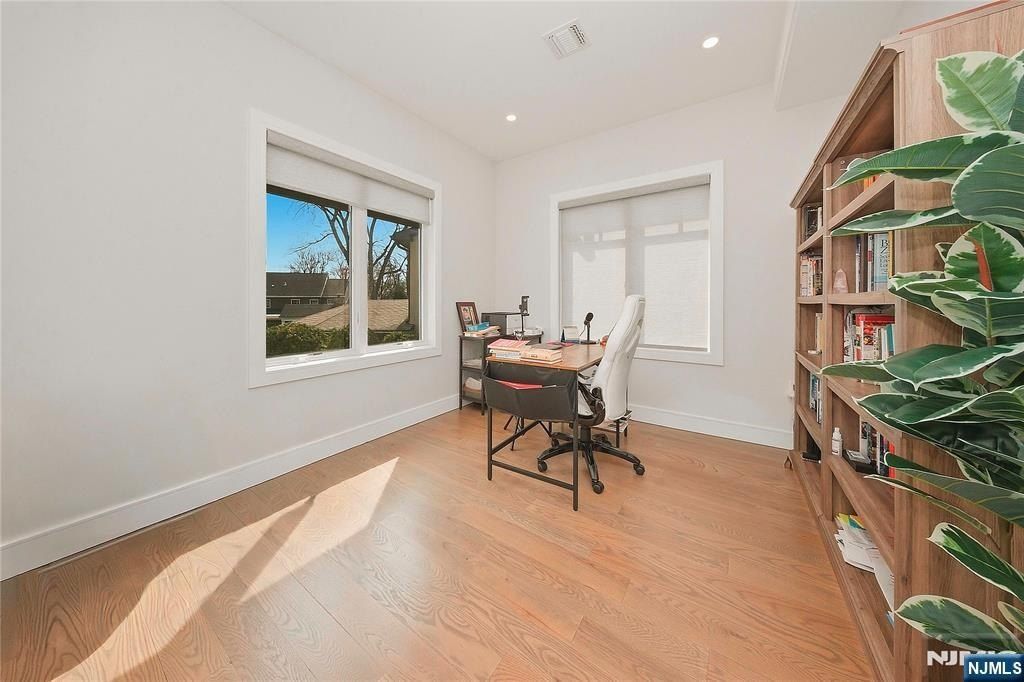 66 Knollwood Drive. Paramus, NJ 07652