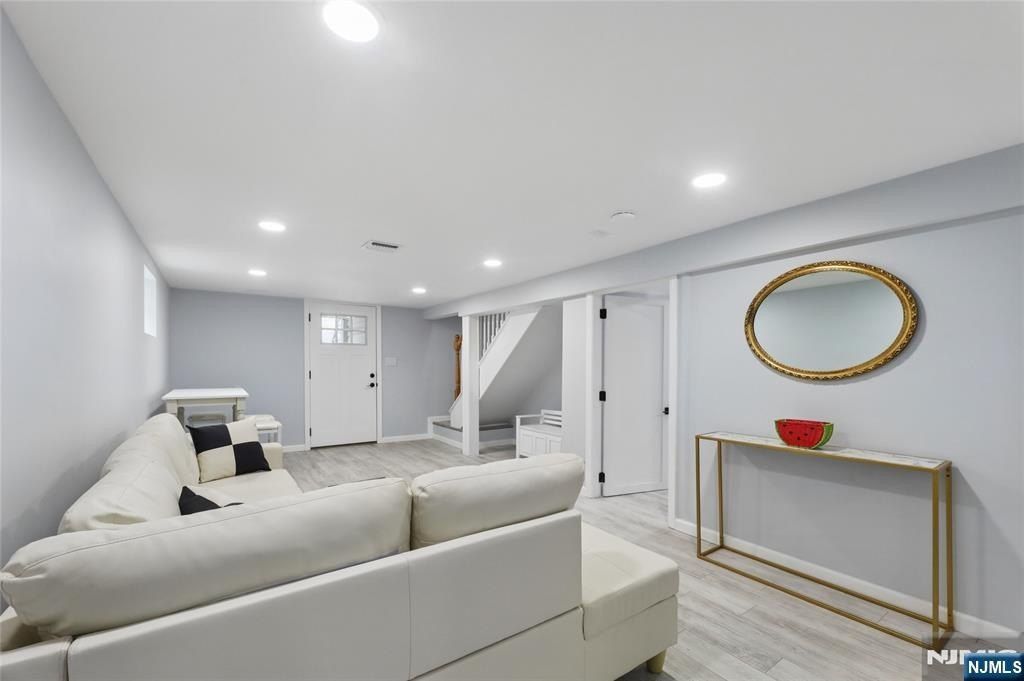 089 Morlot Avenue. Fair Lawn, NJ 07410