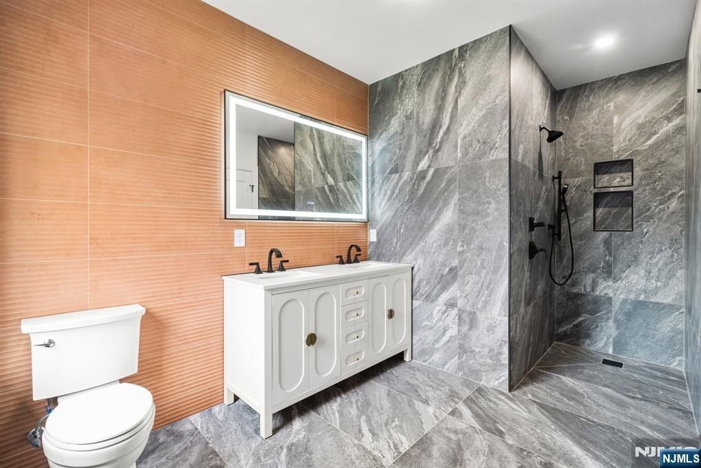 45 Riverview Terrace. Mahwah, NJ 07430