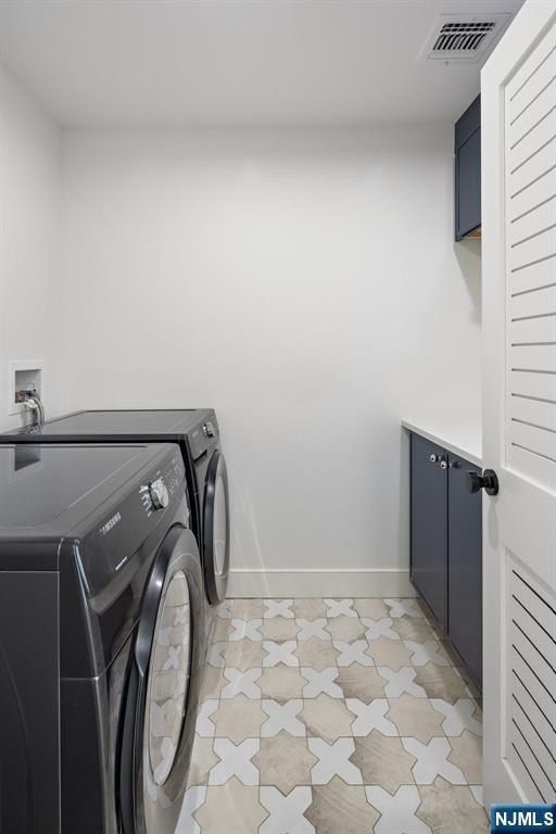 Garret Place. Glen Rock, NJ 07452