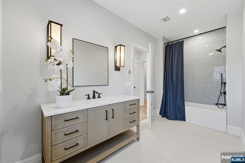 Grandview Avenue. Upper Saddle River, NJ 07458