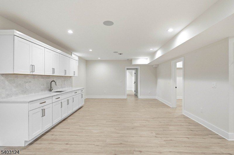 17 Arlington Dr. Livingston, NJ 07039