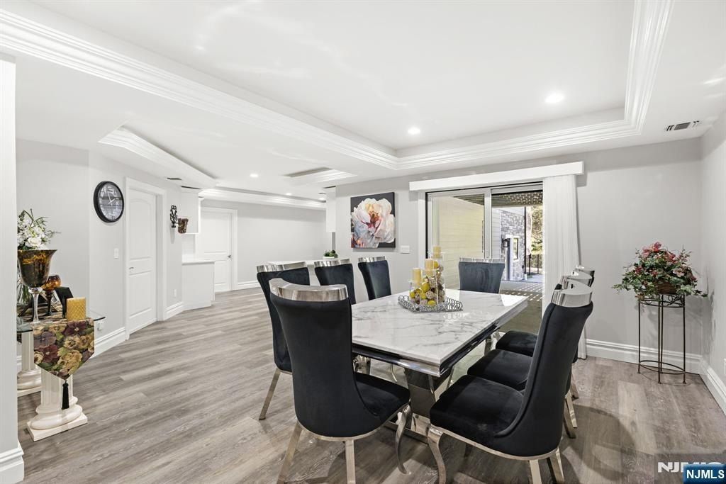 Freemans Lane. Franklin Lakes, NJ 07417